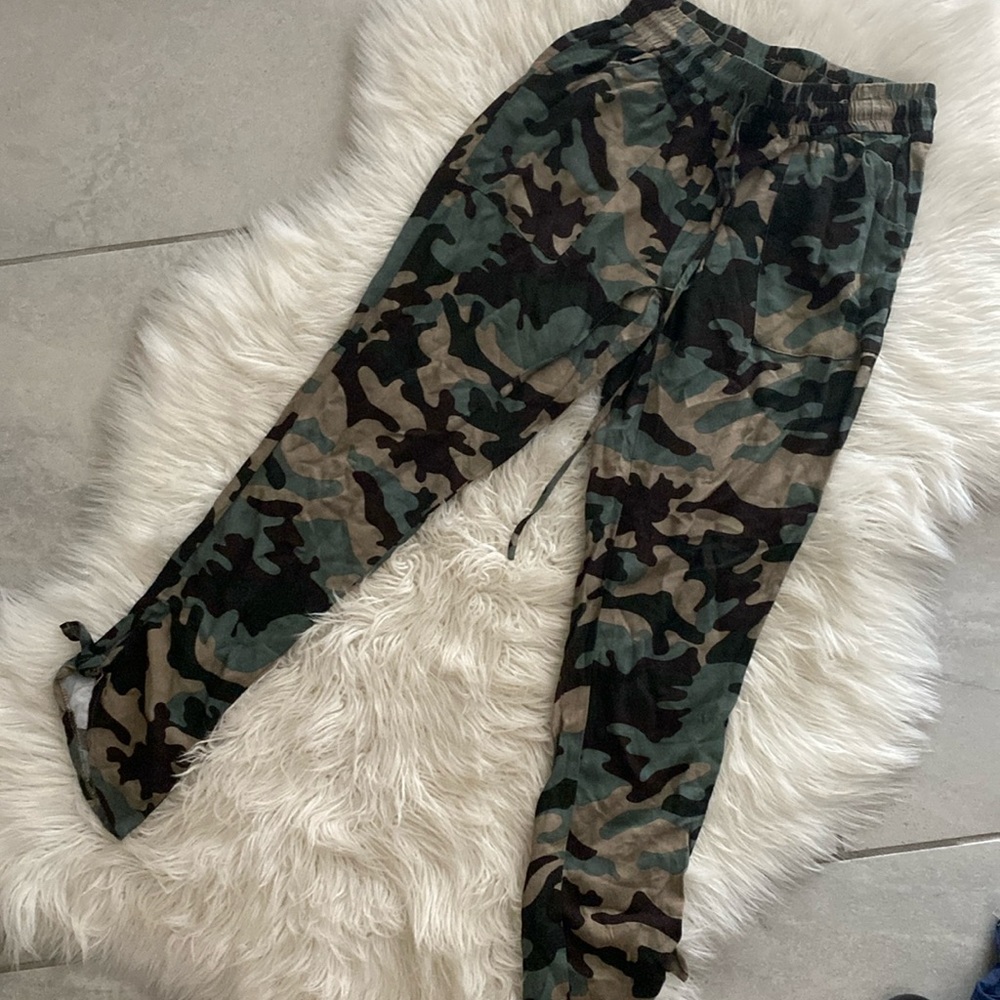 🦎CAMO JOGGER PANTS💚